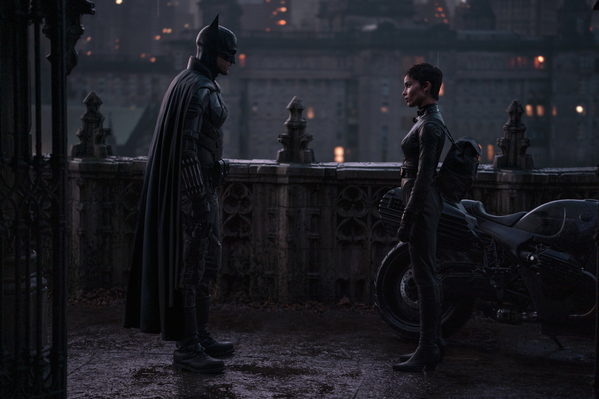 Conoce la historia de Catwoman, la misteriosa justiciera que acompaña a batman en su última película